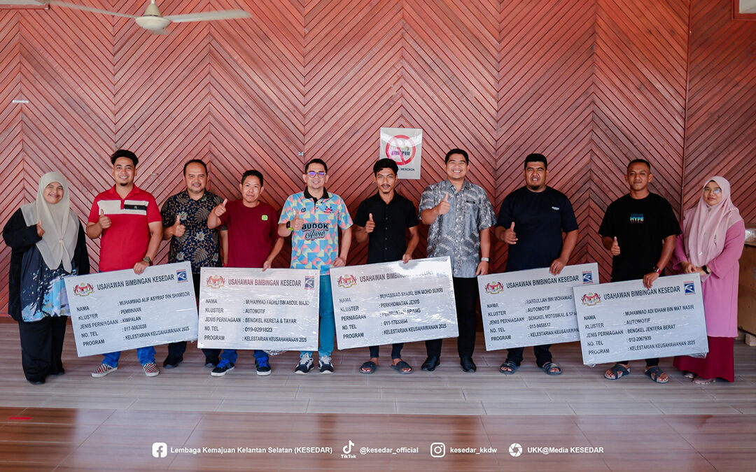 Penyerahan Bantuan Barang Perniagaan Di Bawah Program Kelestarian Keusahawanan&nbsp;KESEDAR Tahun 2025
