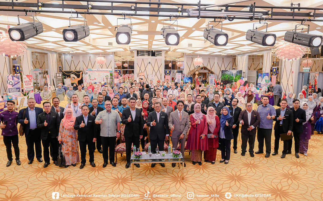 AKRAB&nbsp;KESEDAR Rangkul Anugerah Mentor Gemilang, Tempat Ketiga Booth Pameran Terbaik