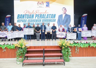 63 Orang Usahawan Diperkasa Melalui Bantuan Peralatan Perniagaan Bernilai RM544,187.77