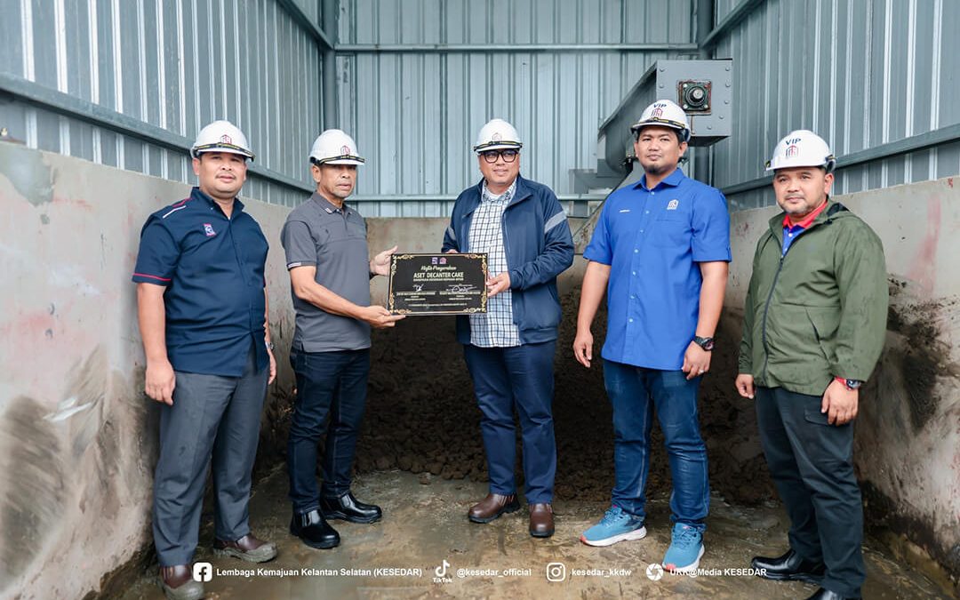 Menaiktaraf Sistem Mesin Pemprosesan Sisa Buangan Kelapa Sawit Kepada Decanter Cake