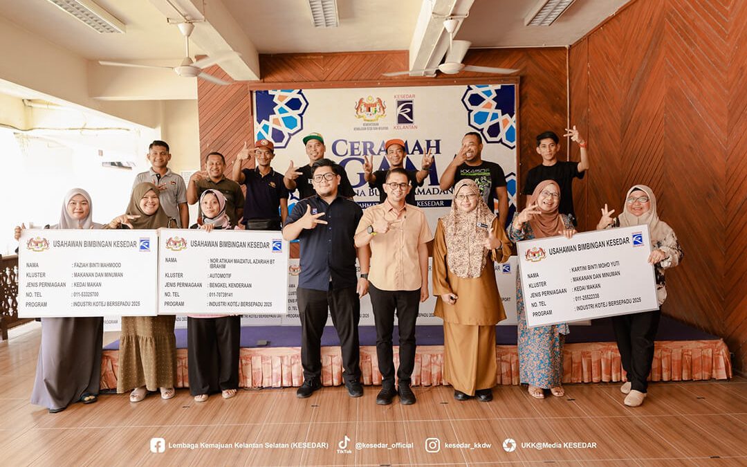 Majlis Penyerahan Bantuan Barangan Bagi Program Industri Kotej Bersepadu (IKB)