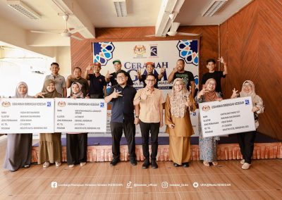 Majlis Penyerahan Bantuan Barangan Bagi Program Industri Kotej Bersepadu (IKB)