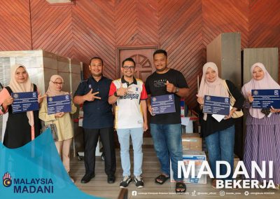 Penyerahan Bantuan Bagi Program Peningkatan Pendapatan (PPP) Perkasa Ekonomi Rakyat Selaras Aspirasi Malaysia MADANI